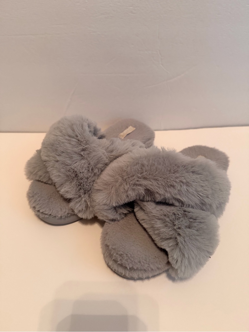 Gray Faux Fur Crossband Slippers Women’s Size 36/37 (US 5.5 - 6.5) Cozy Soft